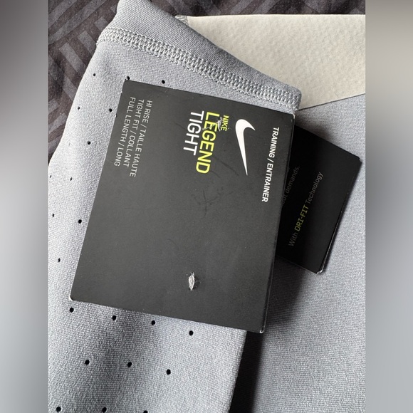 Niki women’s gray Dri-Fit One Legend Pant size large - Picture 4 of 5